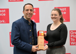 Markus Wasserle mit Carina Neukam bei der Auszeichnungsfeier von Great Place To Work.